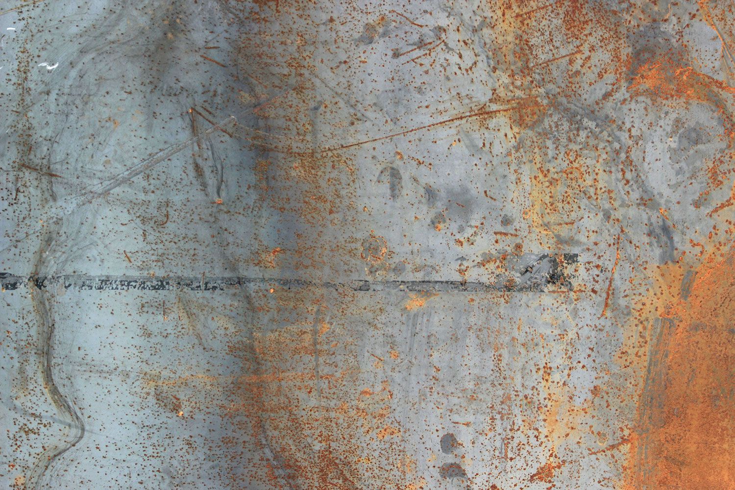 Eine Oberfläche aus Metall mit rostigen Stellen